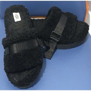 Ugg Fluffita black women’s slippers